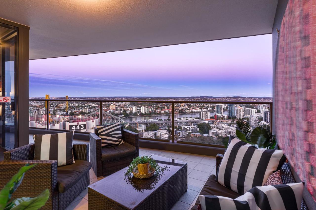 African Escape On Level 38 - Balcony With Views Brisbane