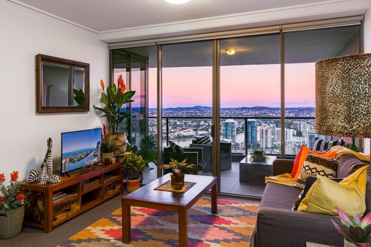African Escape On Level 38 - Balcony With Views *