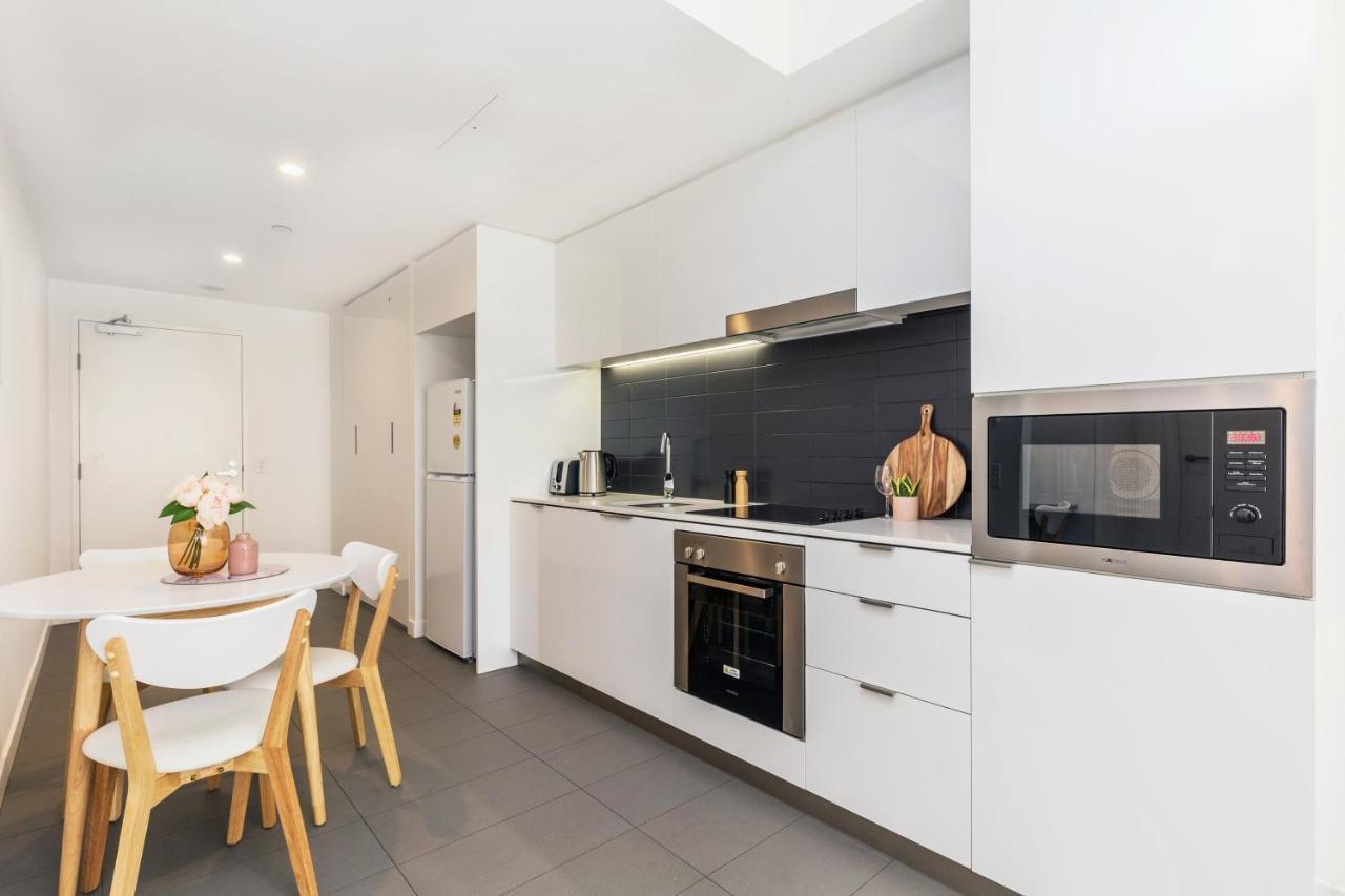 Kozyguru Fortitude Valley Amazing View 2bed + Free Parking Qfv010 *