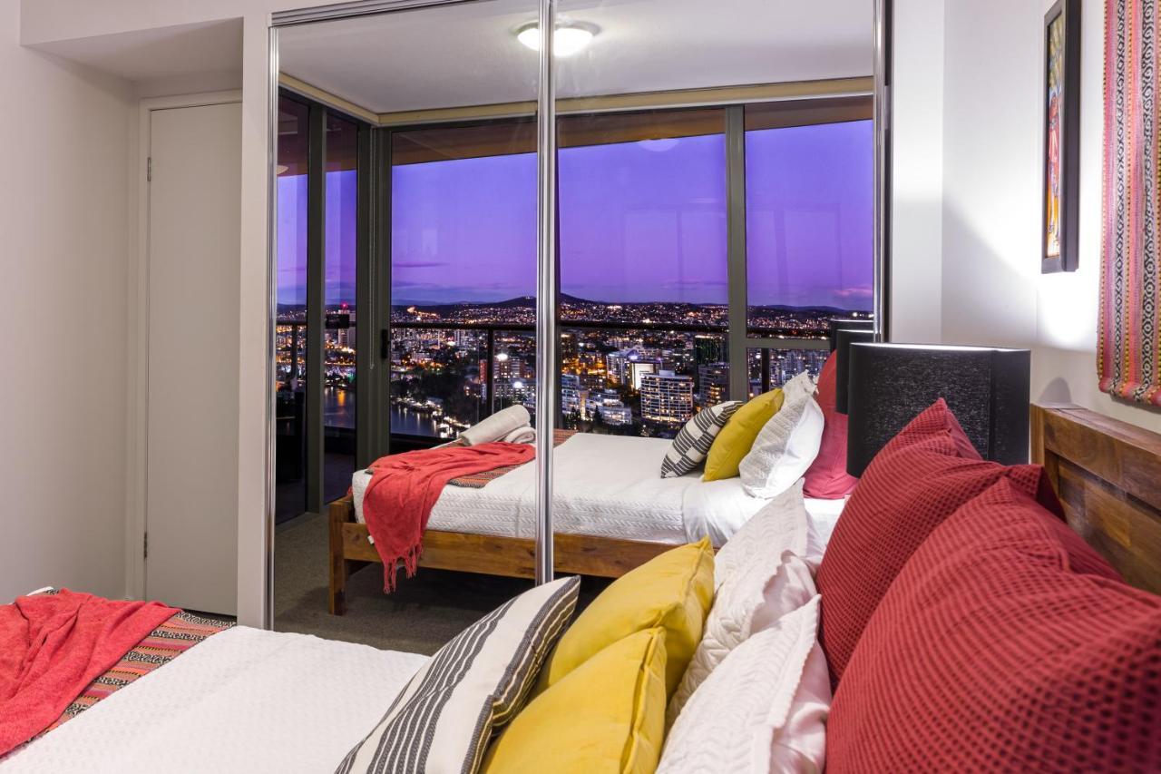 African Escape On Level 38 - Balcony With Views