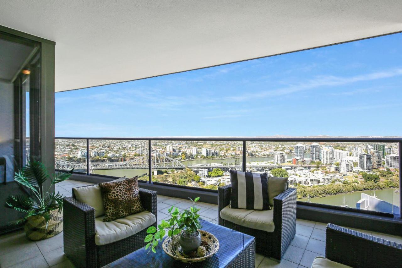 African Escape On Level 38 - Balcony With Views *