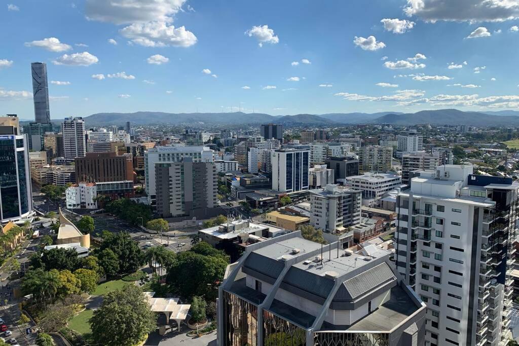 Lvl 23 Spire Infinity Pool Netflix Wifi Carpark By Stylish Apartment *
