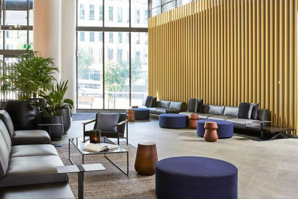 Lvl 23 Spire Infinity Pool Netflix Wifi Carpark By Stylish Brisbane