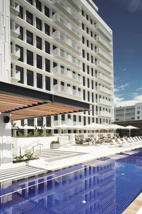 Apartment Modern Central 2 Bed Carpark Wifi Netflix Pool Gym *