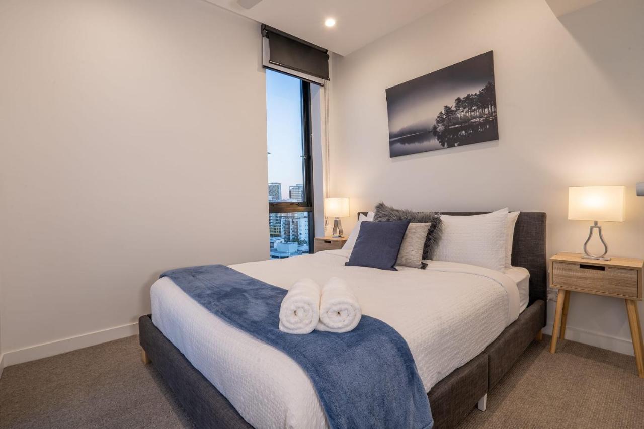 Modern Central 2 Bed Carpark Wifi Netflix Pool Gym Apartment Brisbane