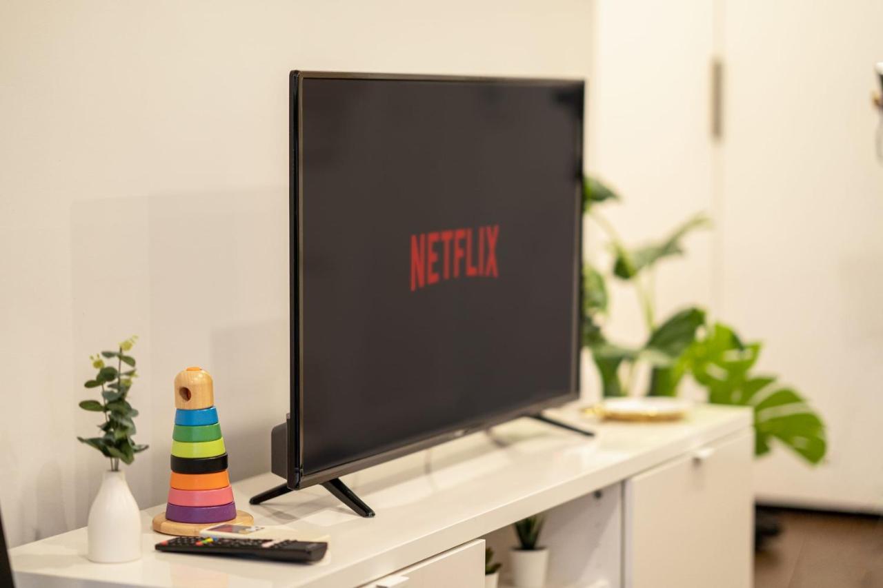 Modern Central 2 Bed Carpark Wifi Netflix Pool Gym Brisbane