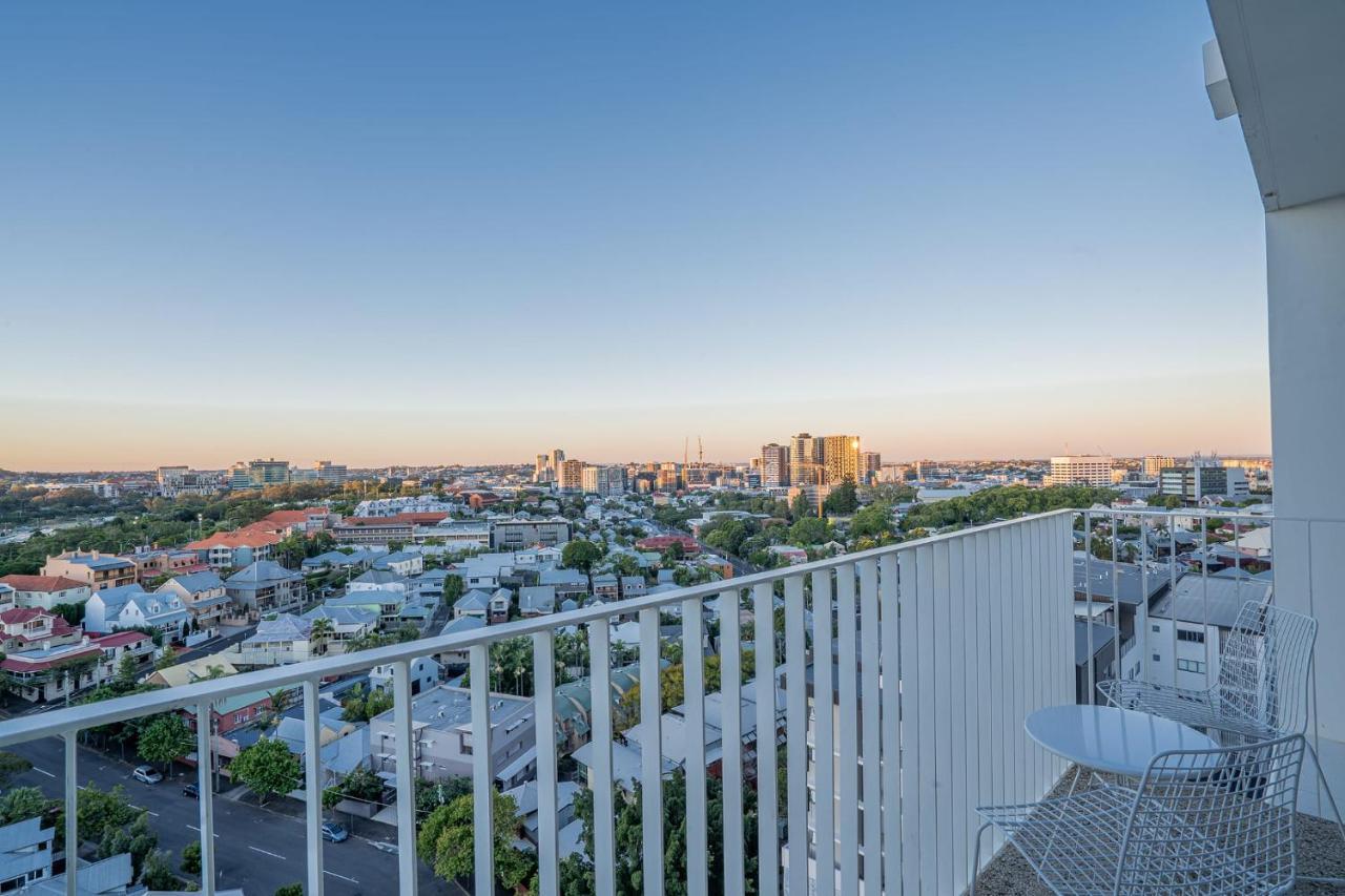 Apartment Modern Central 2 Bed Carpark Wifi Netflix Pool Gym