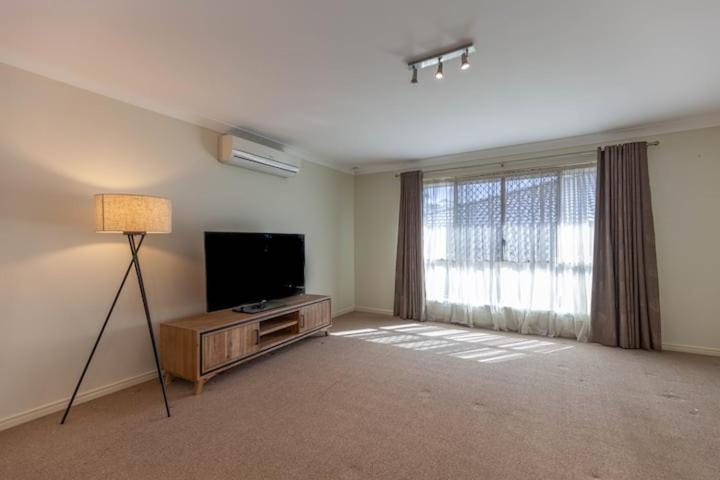 Immaculate House, Indulgent Living! *