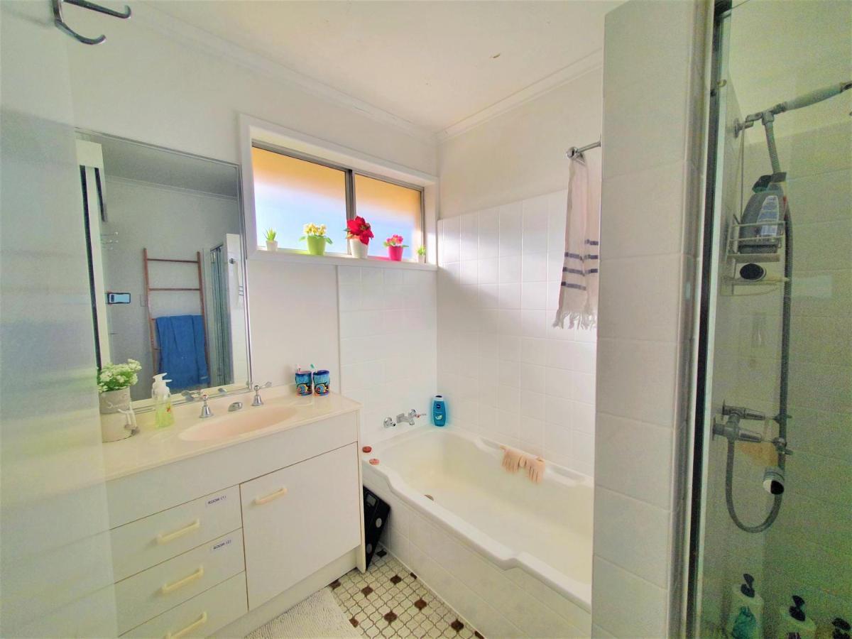 Homestay Amazing Location-private In A Share House-2 Available!! Brisbane