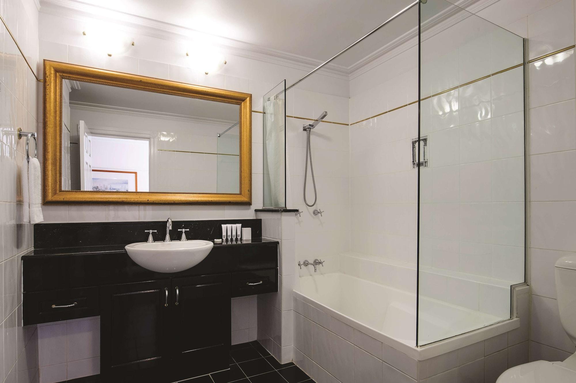 Adina Anzac Square Aparthotel 4*