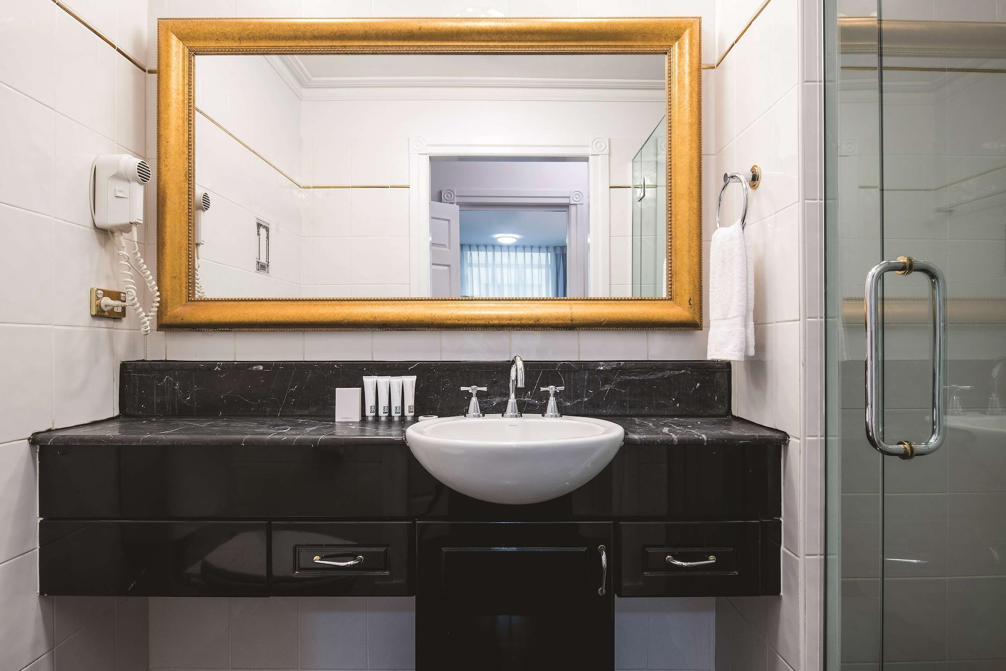 Adina Anzac Square 4*