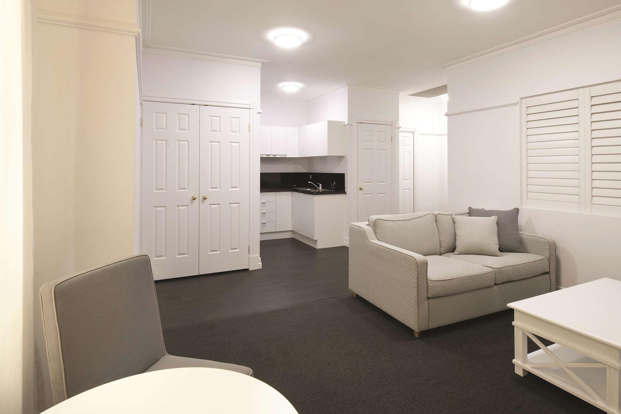 Aparthotel Adina Anzac Square 4*