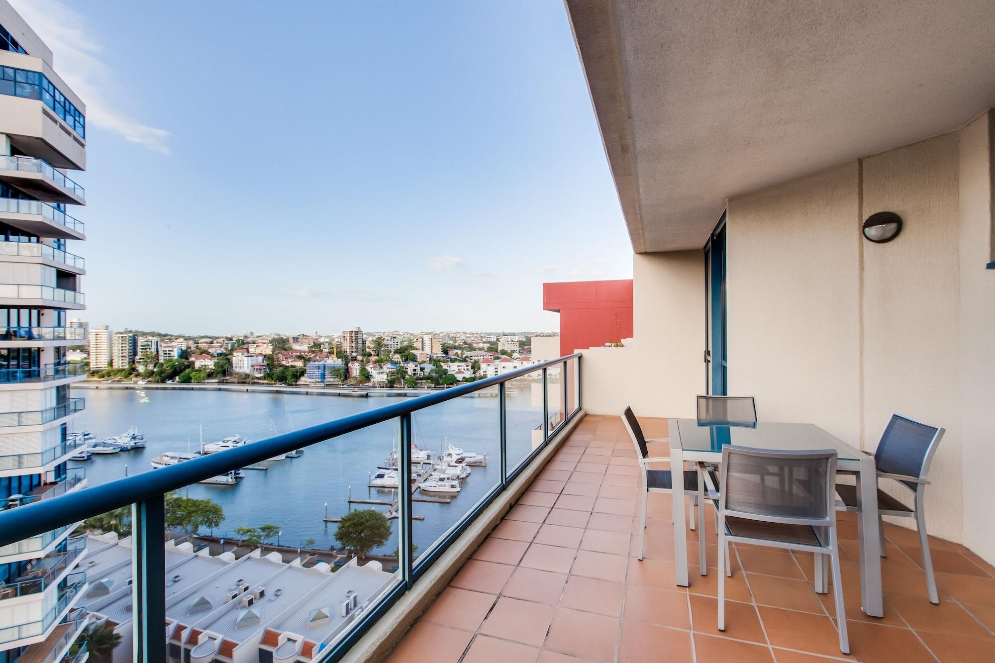 Dockside Aparthotel 4*
