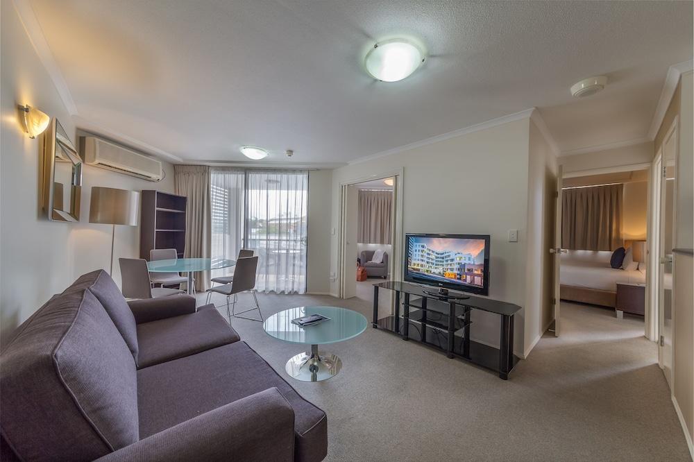 West End Aparthotel