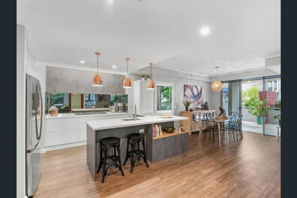 Pet Friendly St Johns 3 Bed 2 Bath 2 Carpark Cbd * Brisbane