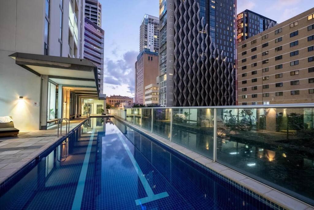 Spacious 3 Bed City Apt With Car Park, Pool & Gym Apartment