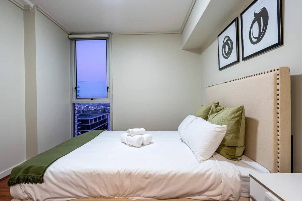 Spacious 3 Bed City Apt With Car Park, Pool & Gym * Brisbane