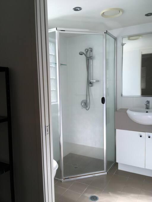 Merivale In South Two Beds Two Baths One Parking Apartment