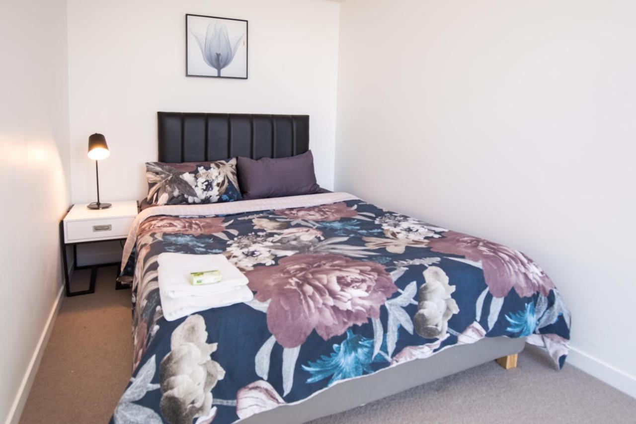 Apartment Luxury Living In A 2-bedroom Perfect Brisbane