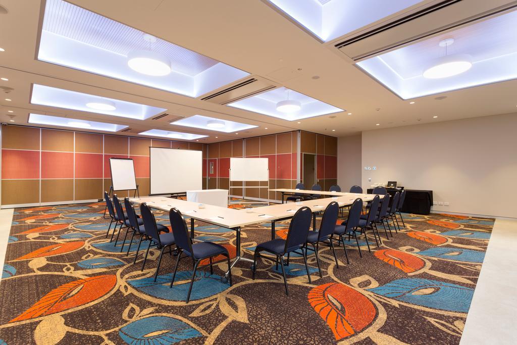 Hotel Calamvale And Conference Centre 4*