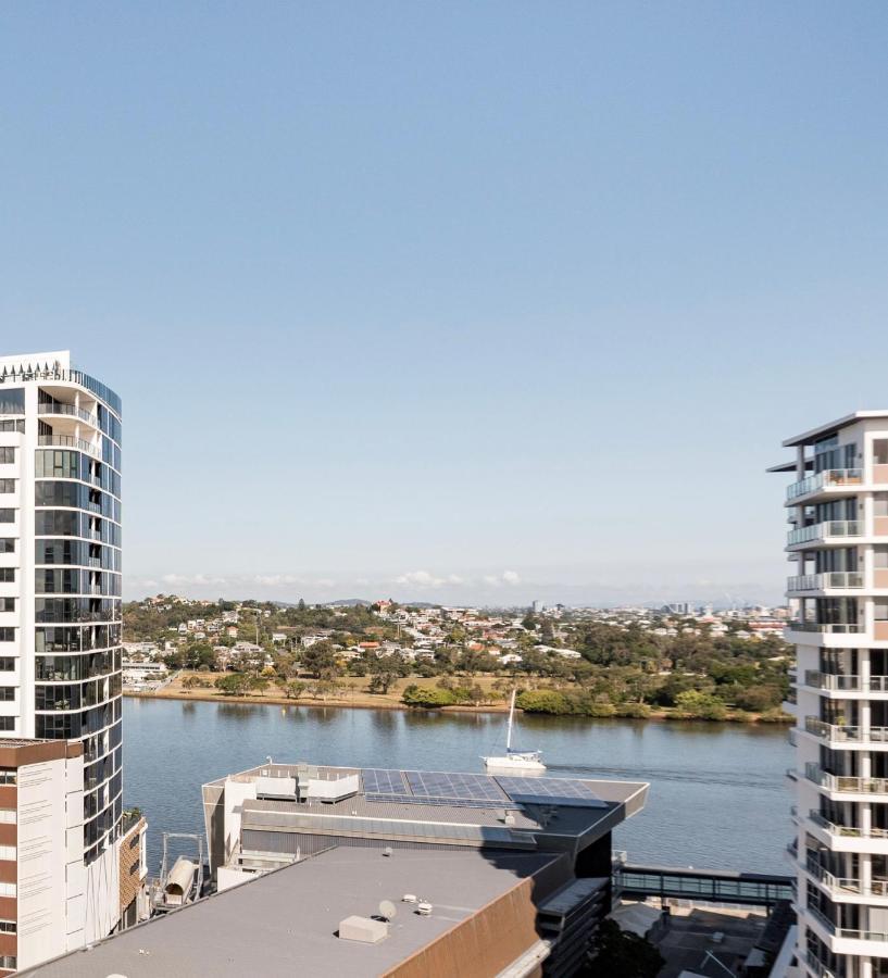 Elegant 2 Bed 2 Bath 1 Car Pool & Gym Portside Apartment *