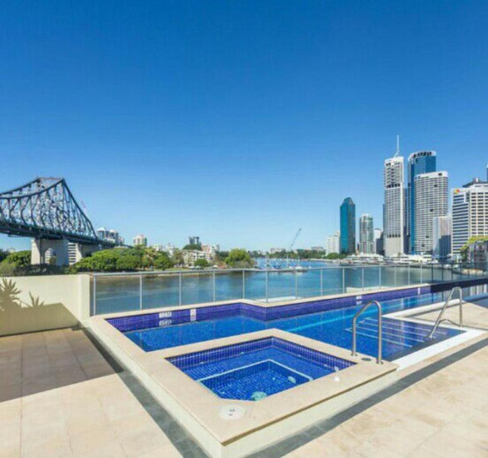 Bridge And River Views * Brisbane