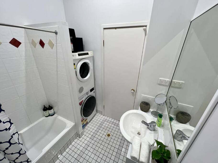 Self Contained Haven In New Farm