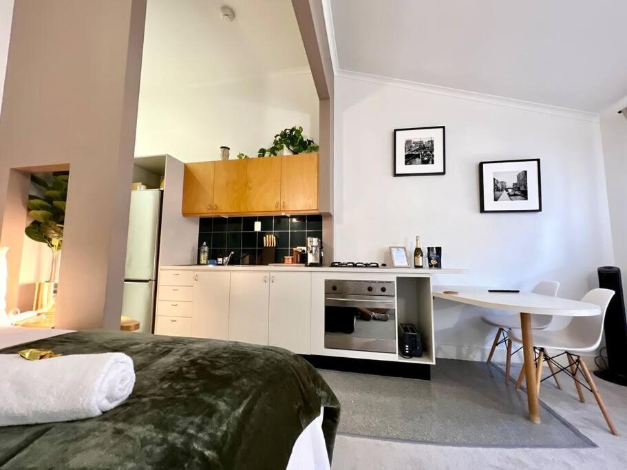 Self Contained Haven In New Farm Apartment