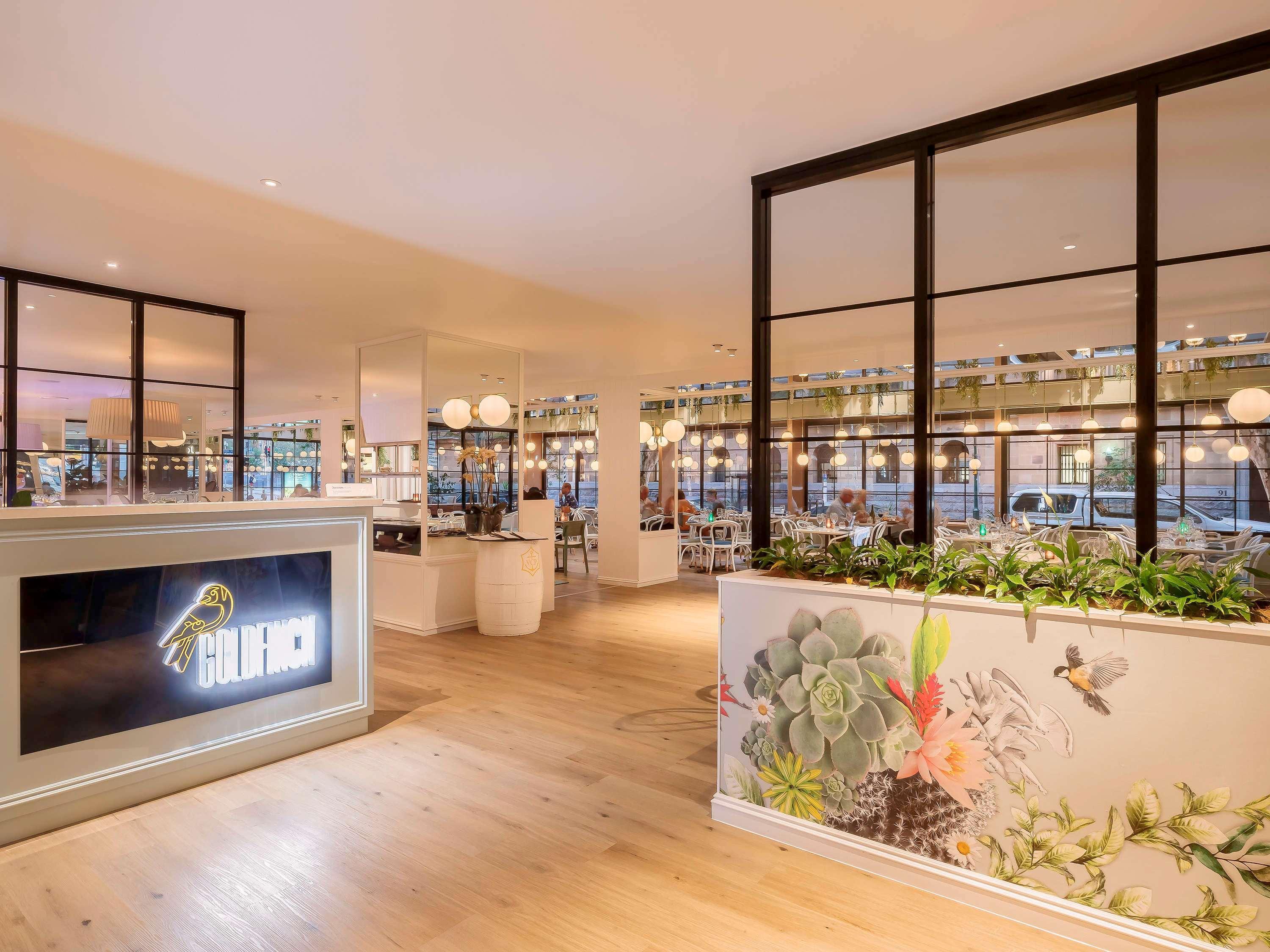 Mercure King George Square 4*