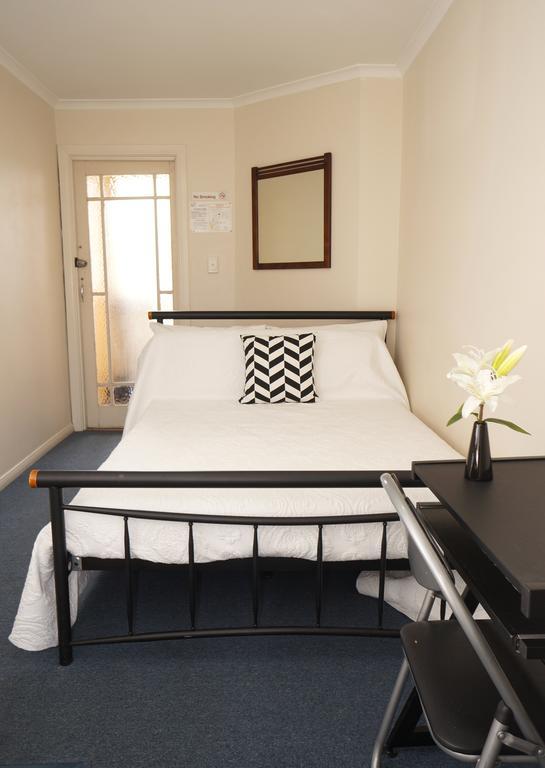 Ellie's Hostel *