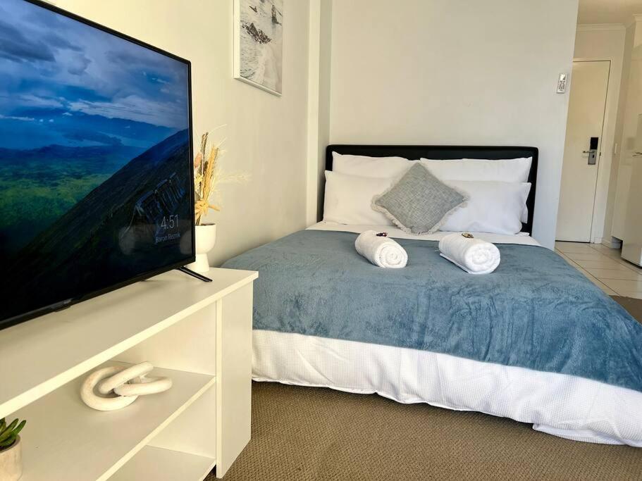 Comfortable & Cozy Southbank Pad, Sunny Pool & Gym Apartment *