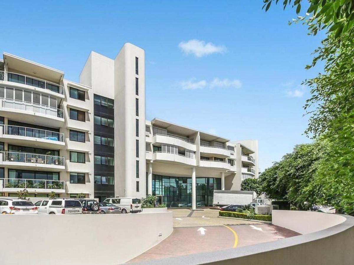 Riverside Retreat! Beautiful Water Views! - New Farm Apartment *