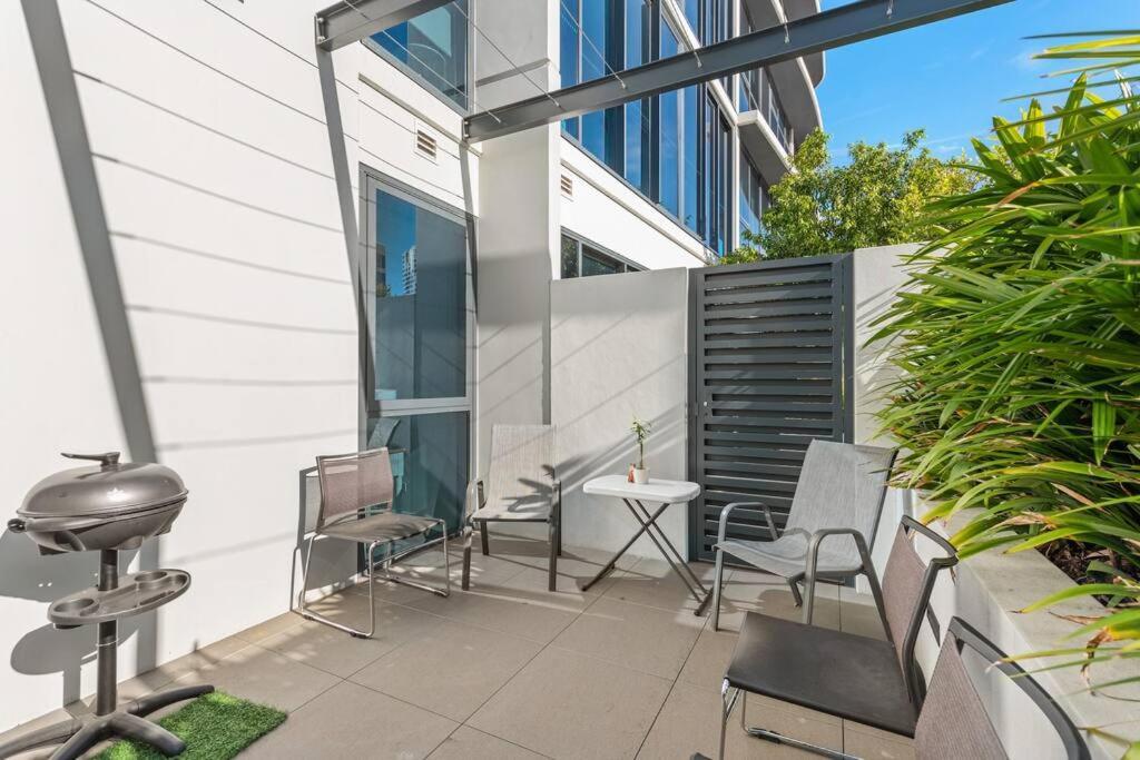 Great Located Unit/private Balcony, Pool,gym,parking