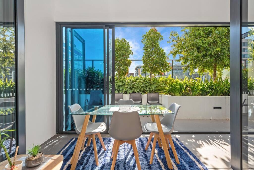 Great Located Unit/private Balcony, Pool,gym,parking