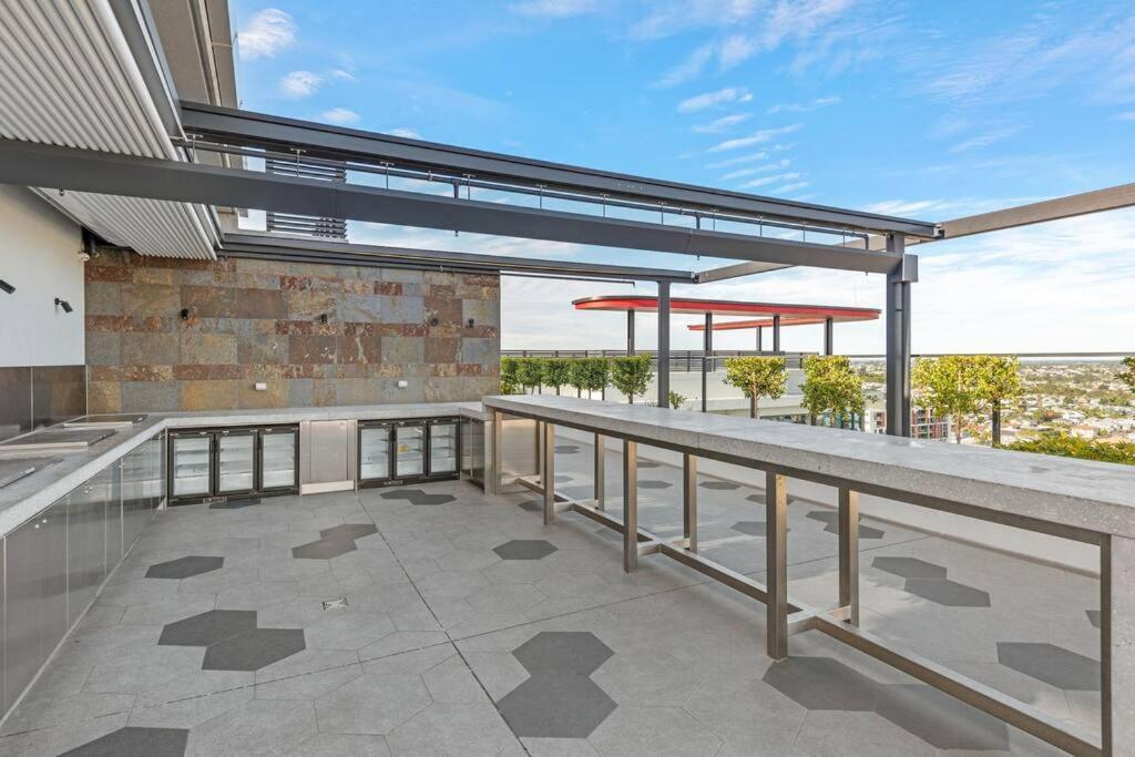 Great Located Unit/private Balcony, Pool,gym,parking * Brisbane