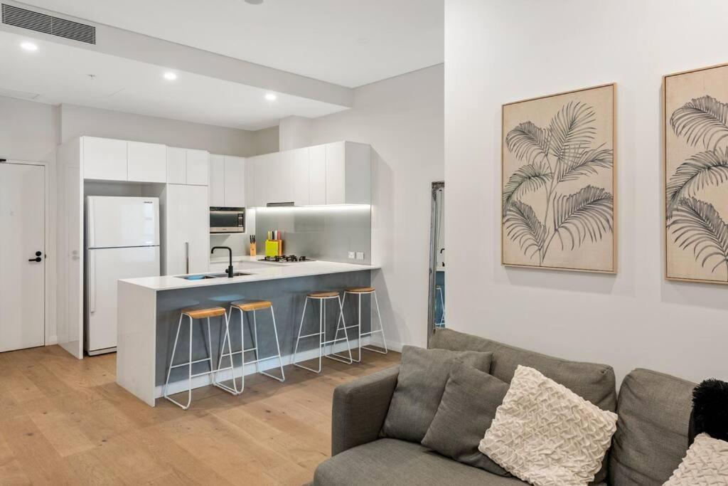 Great Located Unit/private Balcony, Pool,gym,parking Apartamento