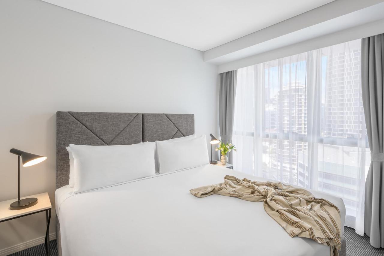 Hotel Meriton Adelaide Street,