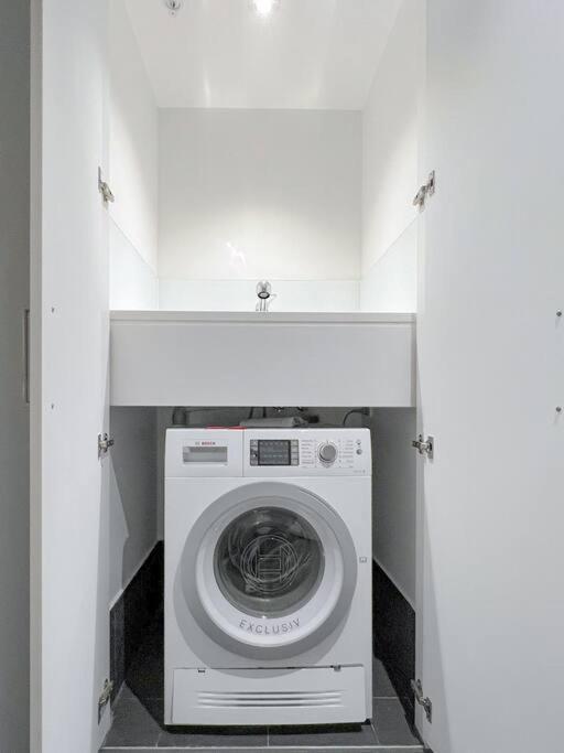 Amazing 2 Bedroom In Cbd! Brisbane
