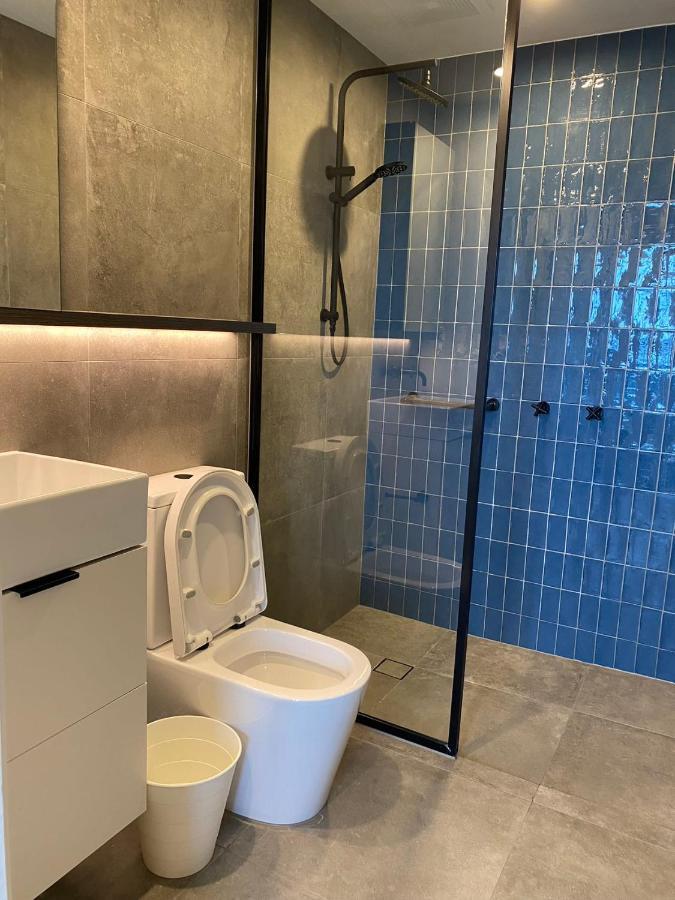 Iconic Building In Valley Spacious 2 Bed 2 Bath Luxurious Cbd Apartment *
