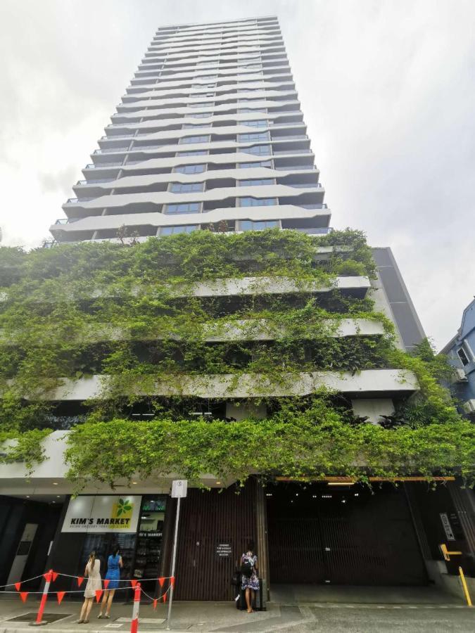 Iconic Building In Valley Spacious 2 Bed 2 Bath Luxurious Cbd Apartment