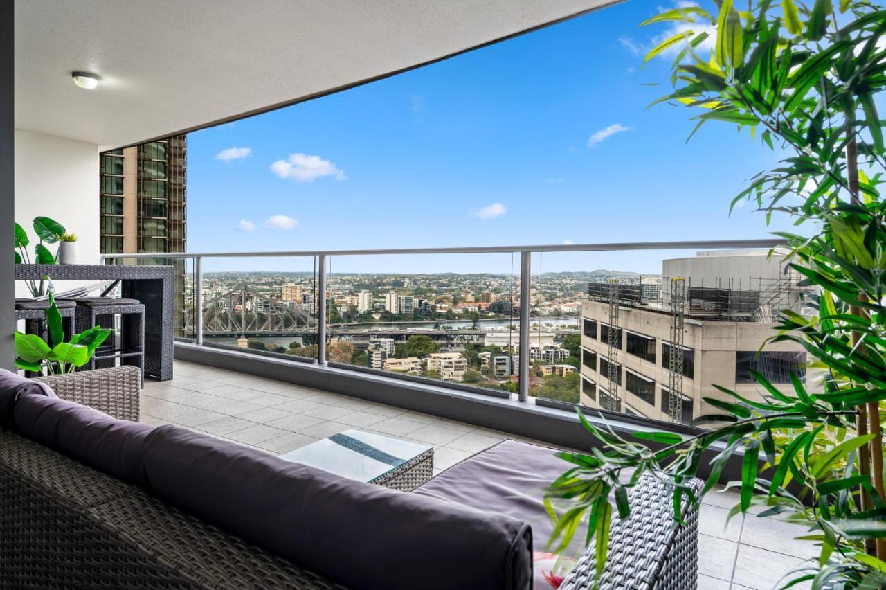 Apartment Break Panoramic River Views Free Parking