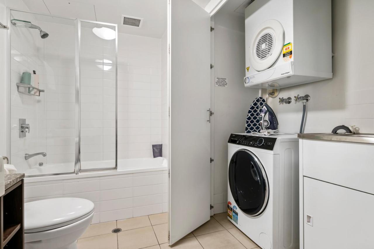 Break Panoramic River Views Free Parking Brisbane