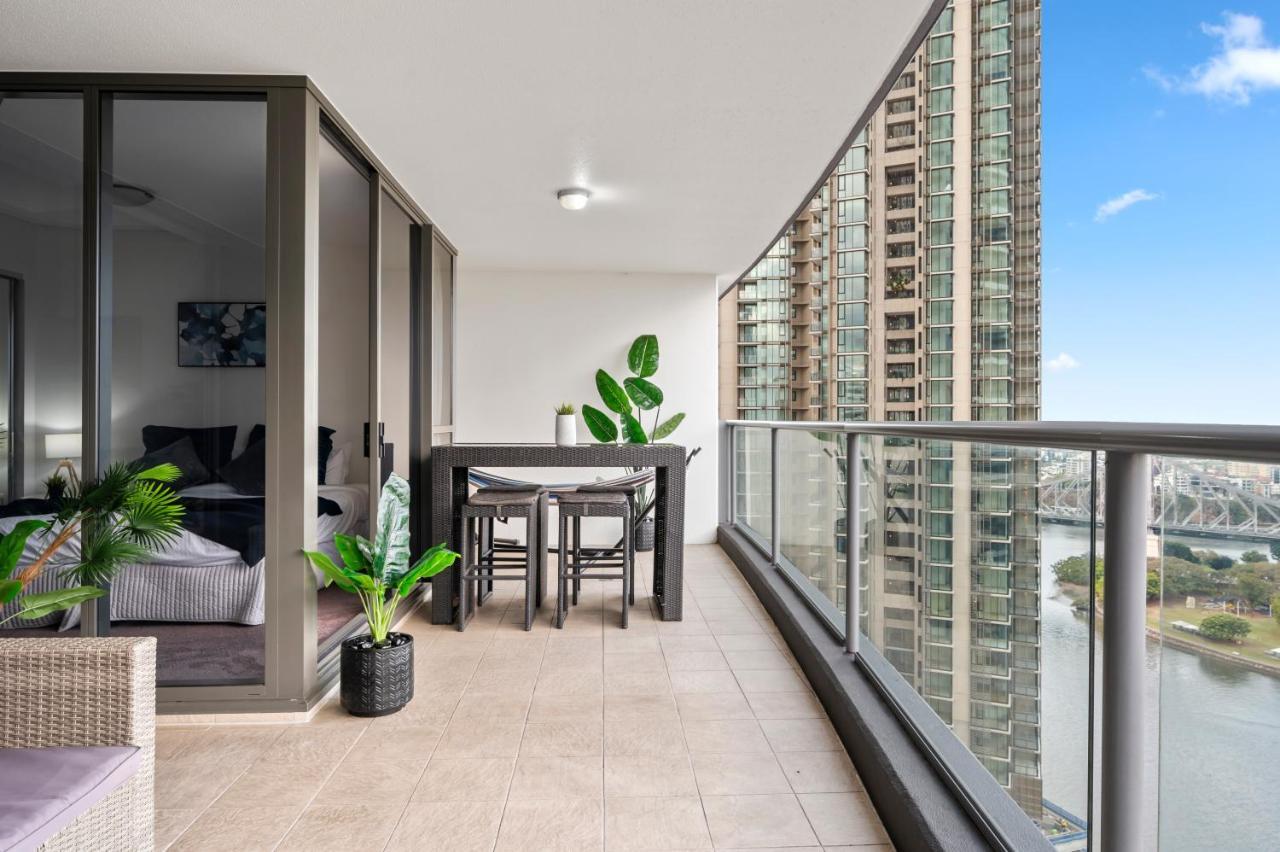 Break Panoramic River Views Free Parking Apartment