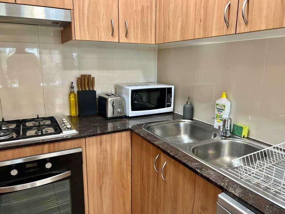 2-bed Acropol With Balcony & Parking Apartamento Brisbane