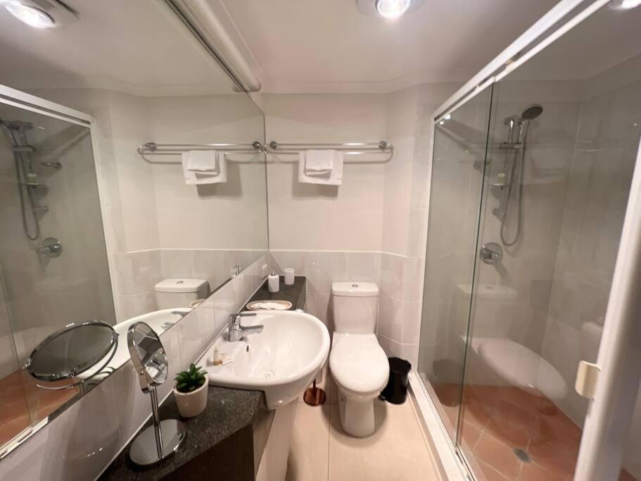 2-bed Acropol With Balcony & Parking Apartamento Brisbane