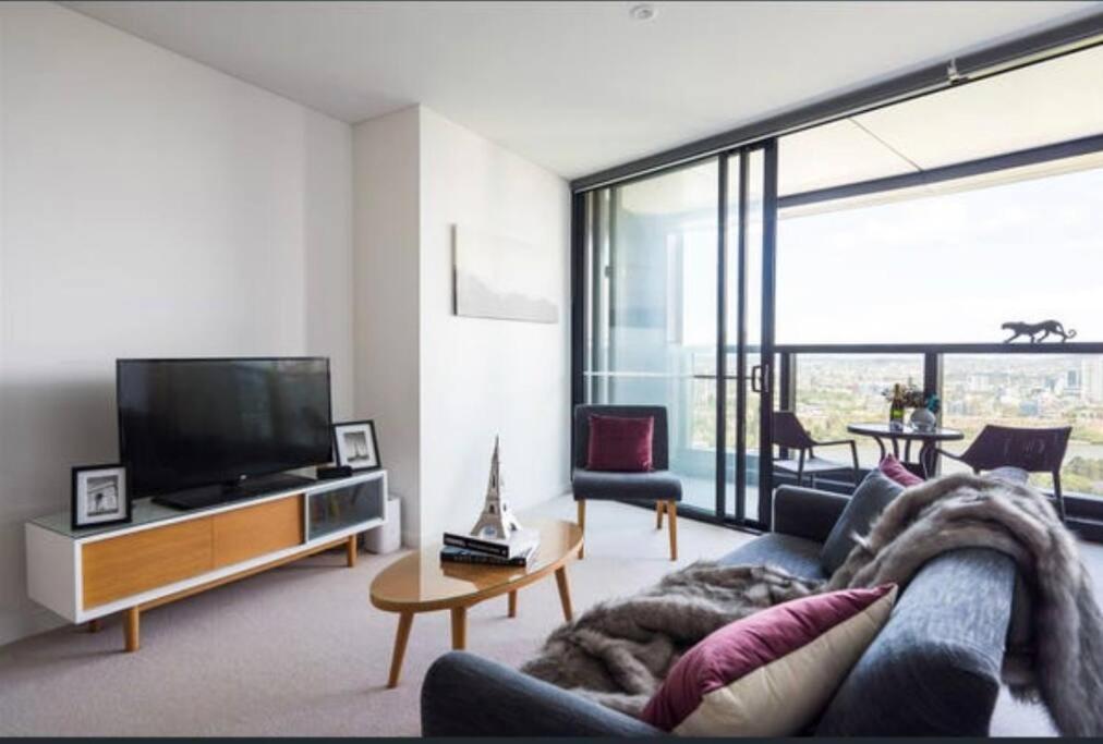 Apartment L19 Spacious Apt, Wi-fi, Parking By Stylish *