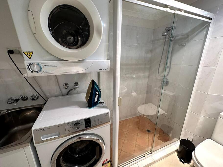 Modern Charm Apt With Outdoor Space And Parking Apartamento