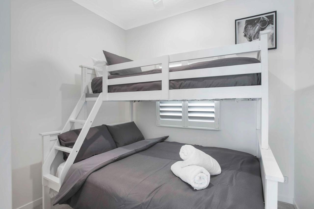 Manly Oasis, 5bd, 3 King Bd,pool Holiday home