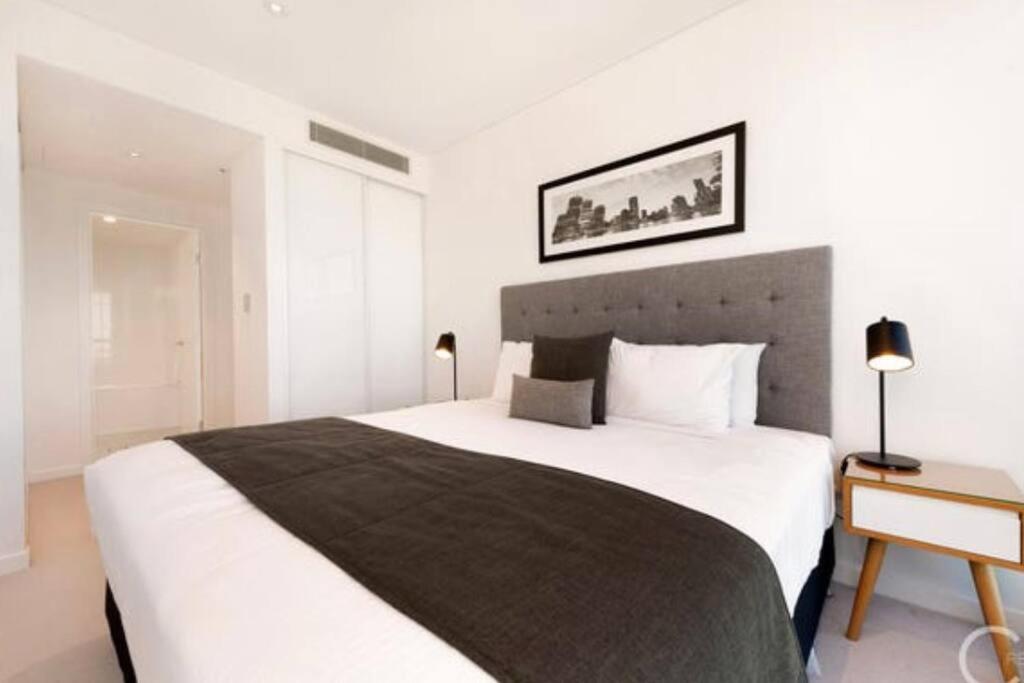 L19 Spacious Apt, Wi-fi, Parking By Stylish Apartment *