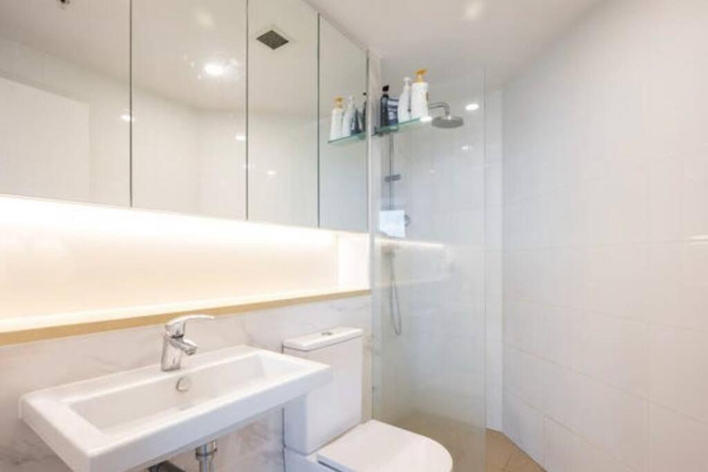 Apartment L19 Spacious Apt, Wi-fi, Parking By Stylish